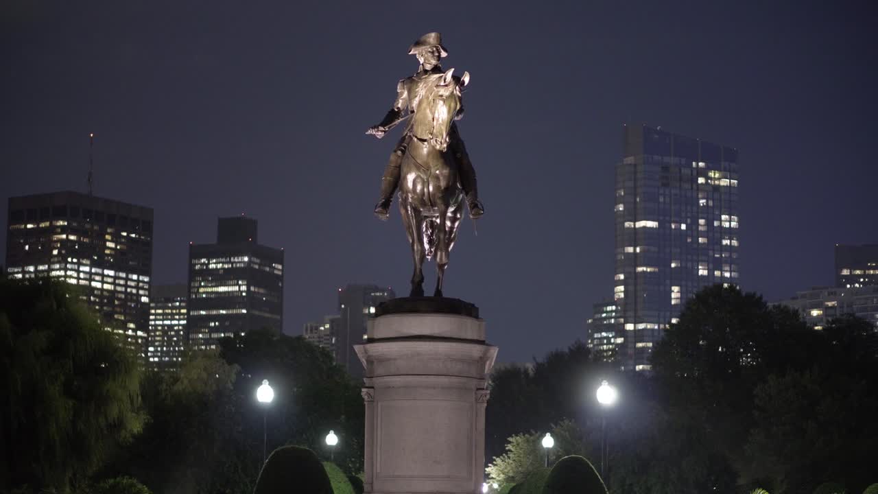 Statua di Paul Revere nei Giardini Pubblici di Boston
