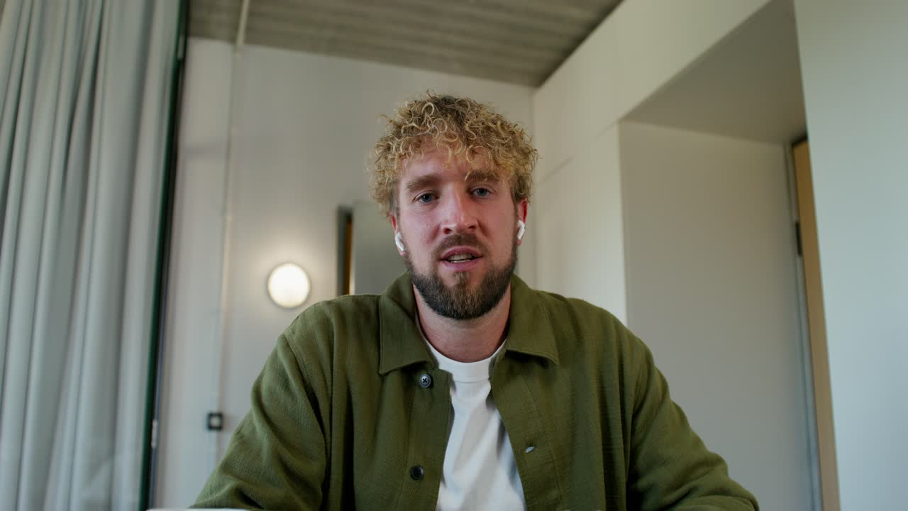 비디오 통화에서 남자