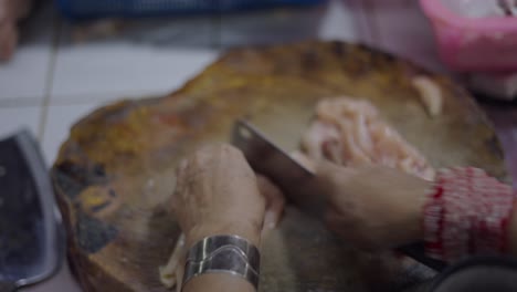 preparación de pollo para cocinar