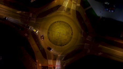 vista superior de la rotonda por la noche.