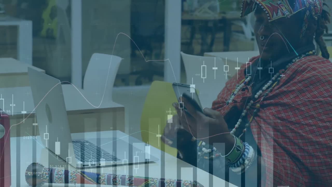 animazione dell'elaborazione dei dati su una donna tribale afroamericana che usa uno smartphone in ufficio