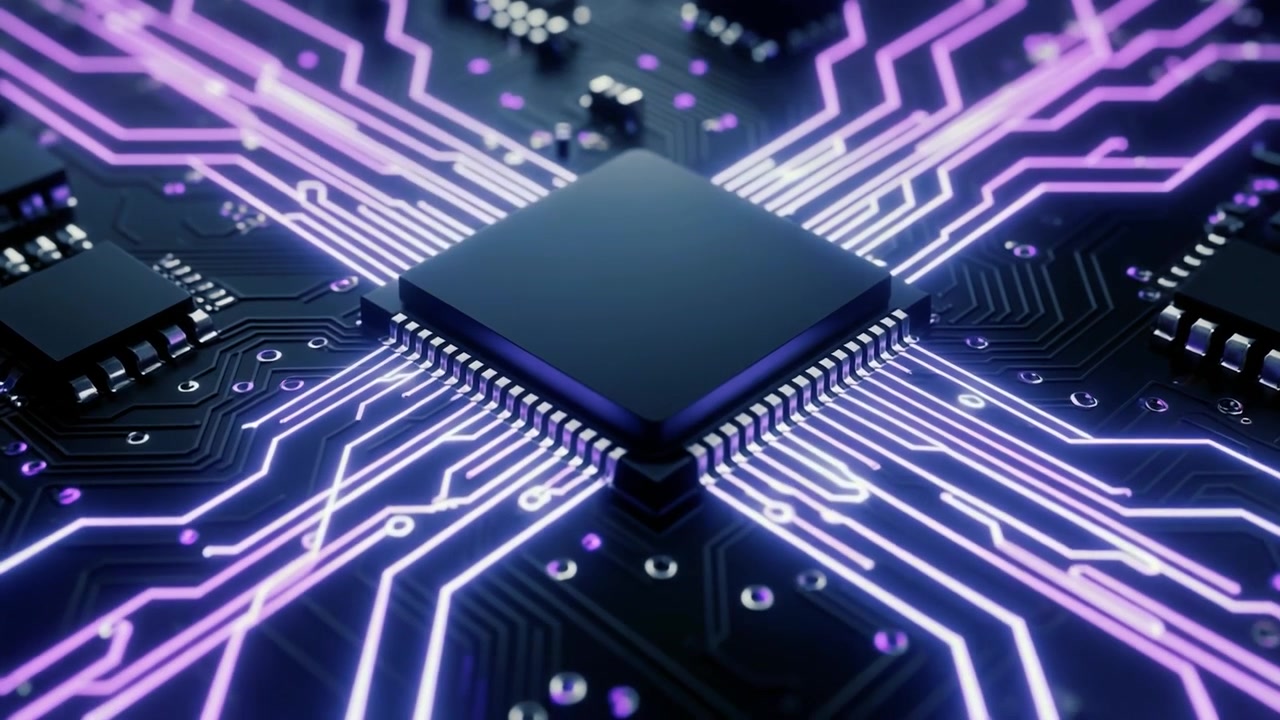 Databehandling på en computermikrochip med glødende lilla kredsløb