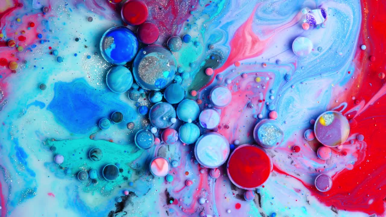 Sfondo astratto con pittura colorata e bolle, video 4K