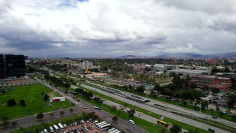 Mostrando-La-Evolución-Dinámica-De-La-Ciudad.-Guiñar-A-La-Derecha