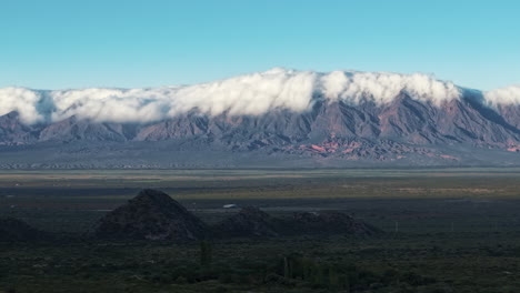 el marabilloso hiperlapso de la cordillera de los andes en cafayate, salta, argentina