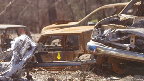 Estableciendo-Tomas-De-La-Destrucción-Del-Paraíso,-California-Después-Del-Incendio-Del-Campamento-2