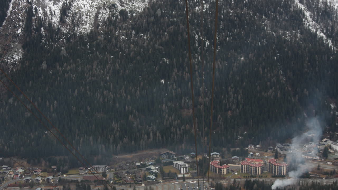 teleférico descendiendo acelerado