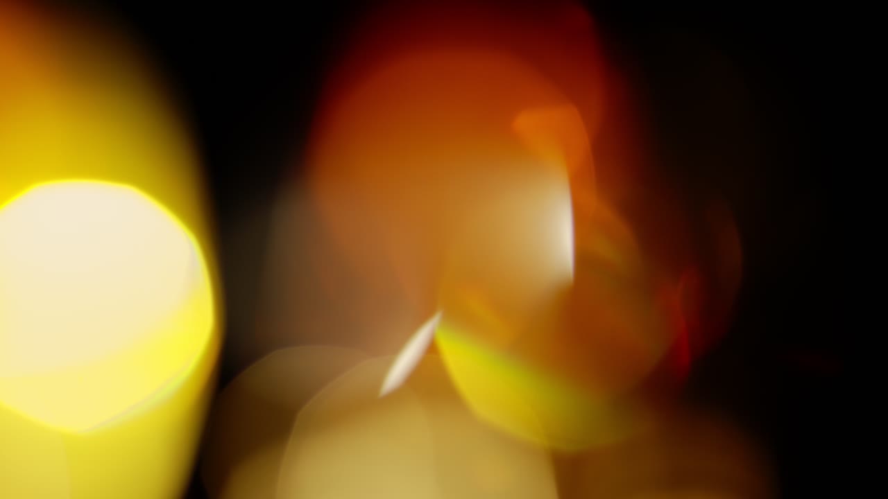 la luz multicolor filtra imágenes de 4k sobre fondo negro, vídeo estilizado, transiciones, efecto bokeh
