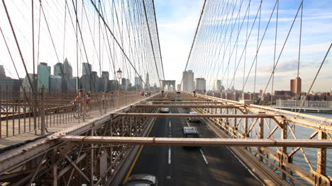 Brooklyn-Bridge-Cars-03