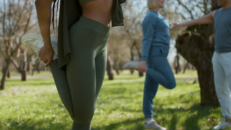 Gente-Entrenando-En-El-Bosque