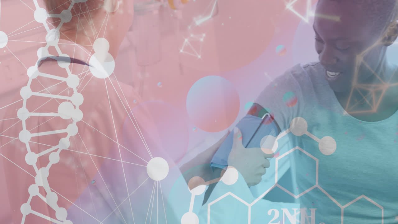 다양한 여성 환자와 치료하는 의사에 대한 dna 줄무와 화학 공식의 애니메이션