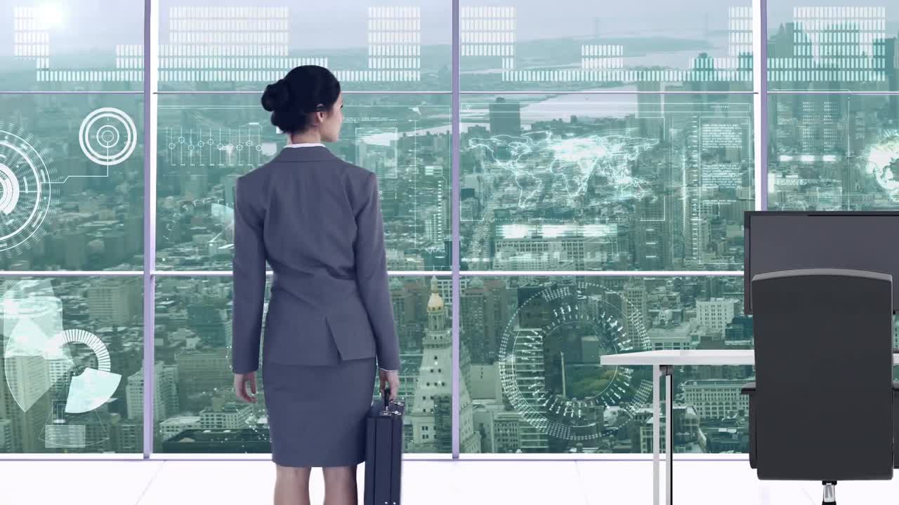 사무실 창문 에 디지털 로 생성 된 텍스트 와 그래픽 을 보고 있는 사업가