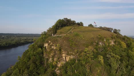 overlook-in-a-mountain-in-Minnesota-during-summer-time