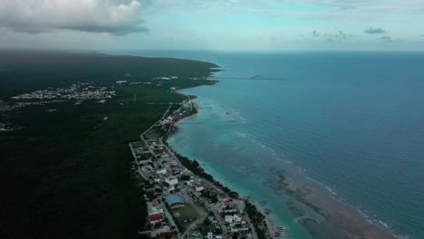 Aterrizando-En-La-Playa-De-Mahahual-En-El-Corazón-Del-Caribe-Mexicano