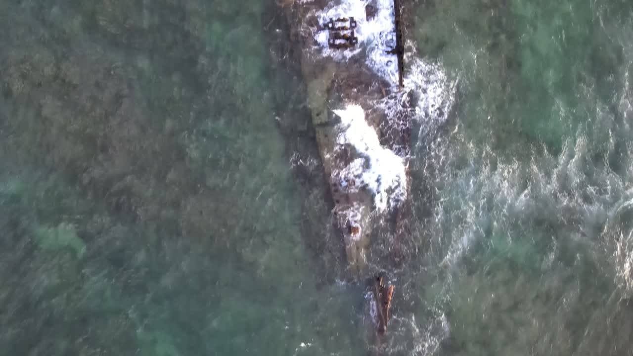 무인기 항공기 직접 상공에 선박 붕괴 천천히 앞으로 날아와