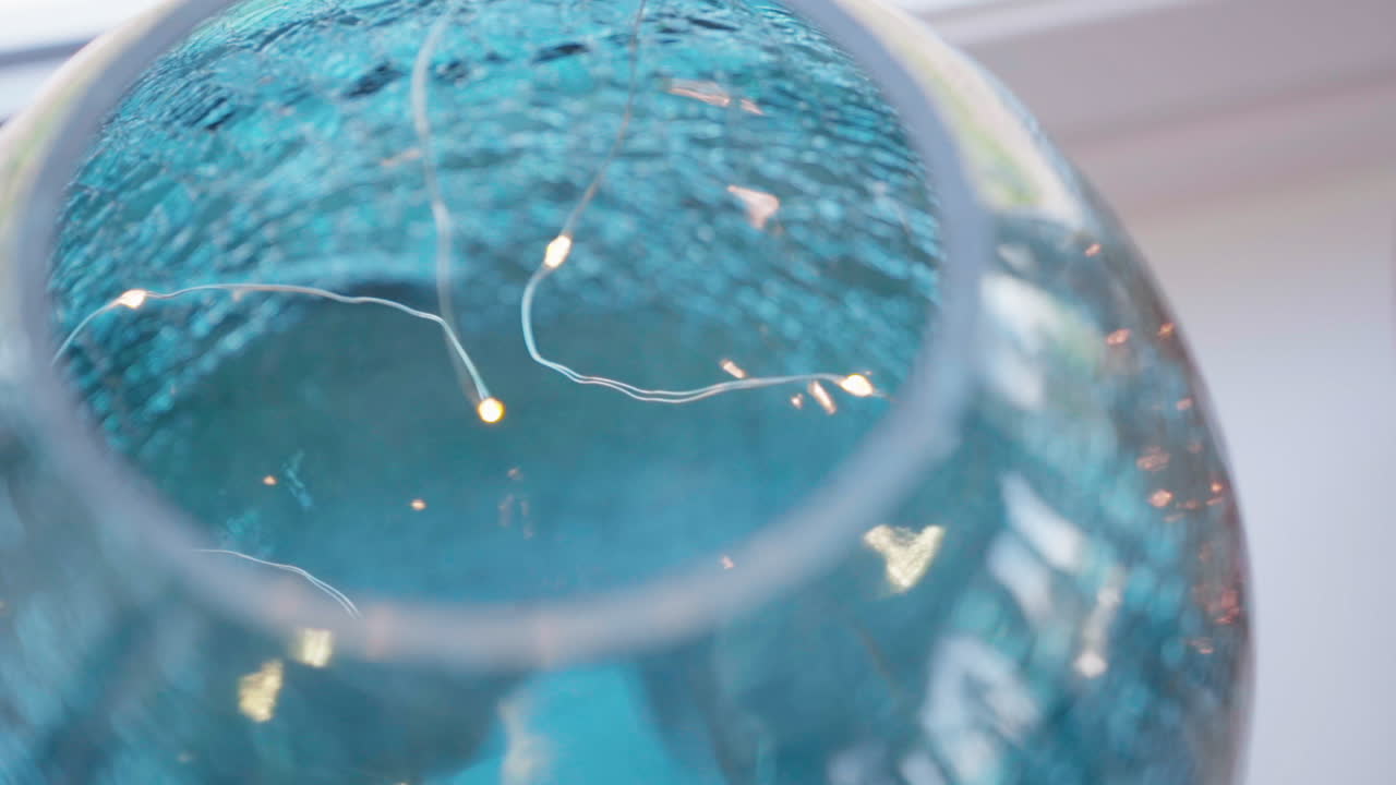 초점이 맞지 않는 파란색 구