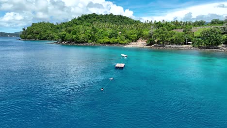 Iboih-Beach,-people-snorkelling,-beautiful-coastal-location,-Indonesia