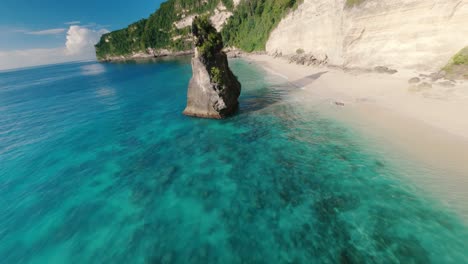 fpv drone shot flying over suwehan beach, nusa penida, bali