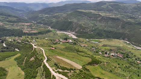 paisaje de la zona rural con aldeas y tierras de cultivo