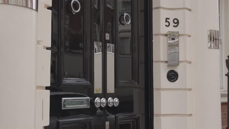 Puerta-Ornamentada-Del-Edificio-En-Grosvenor-Street-Mayfair-Londres-1