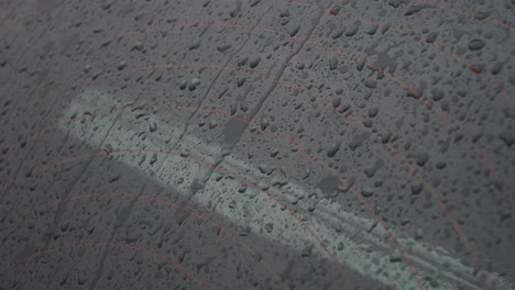 gotas de lluvia en la ventana de un auto