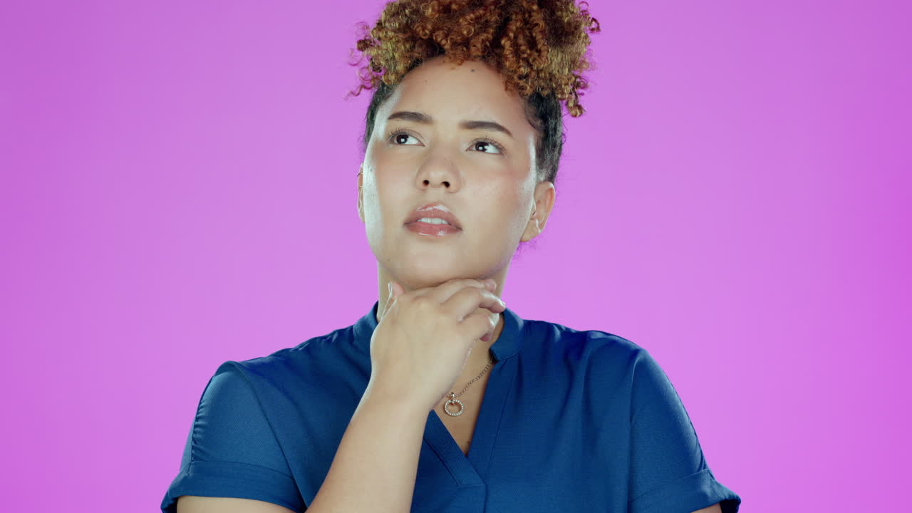 pensando, cara de mujer negra