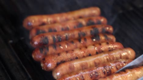 salchichas a la parrilla
