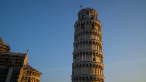 la torre inclinada de pisa , italia