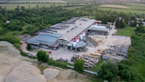 fábrica de producción de arena con estación de maquinaria pesada