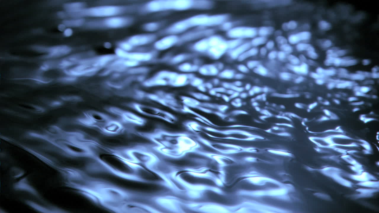 푸른 빛의 슈퍼 느린 움직임의 반사