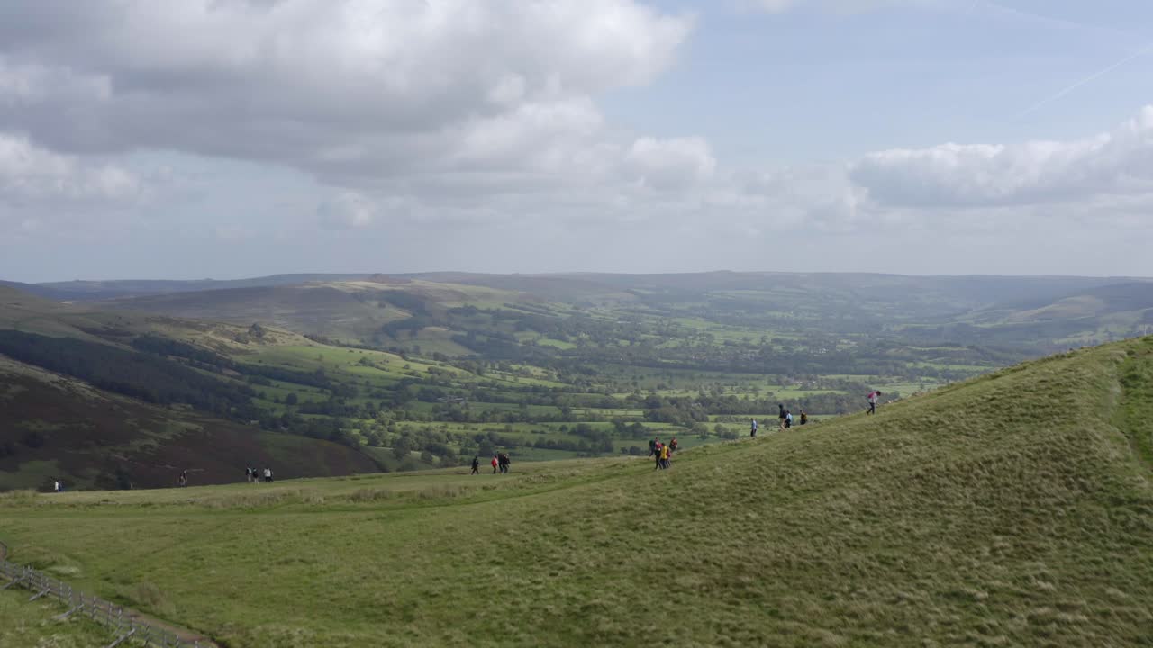 mam tor 01을 휩쓸고 있는 드론 샷