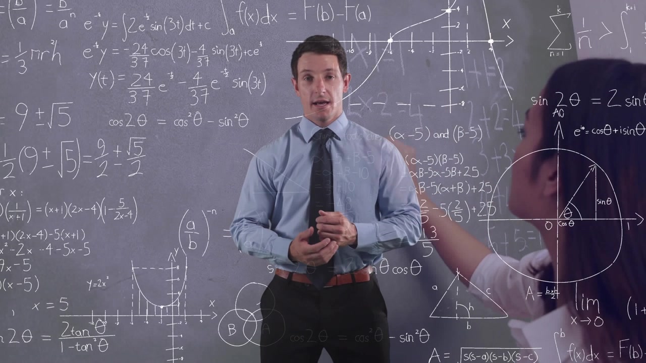 Animazione di un uomo d'affari su elaborazione di dati matematici