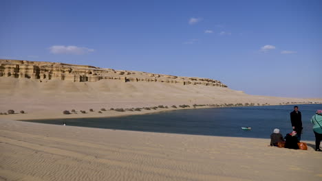 Lago-En-El-Desierto-De-Fayoum-En-Egipto---Posibilidad-Remota