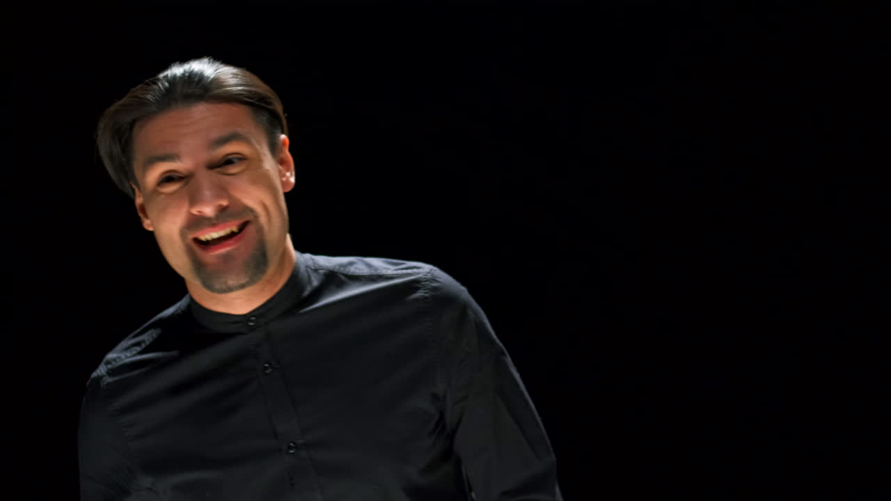 말을 하는 남자, 몸짓을 하는 남자