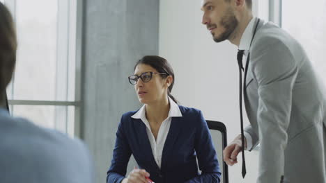 reunión de negocios en una oficina moderna
