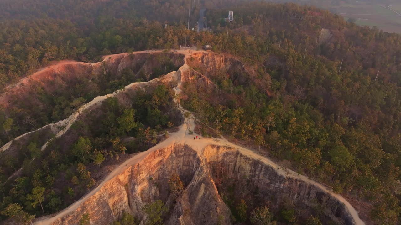 Tayland, Pai Kanyonu'nun ikonik şekillerini renklendiren sıcak sabah tonları