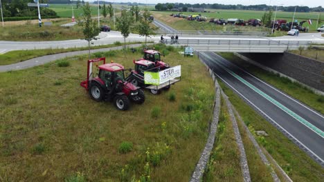 En-Junio-De-2022,-Los-Agricultores-Holandeses-Mantuvieron-Protestas-Pacíficas-Al-Costado-De-Las-Carreteras.