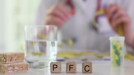 doctor explaining pfc diet for healthy living