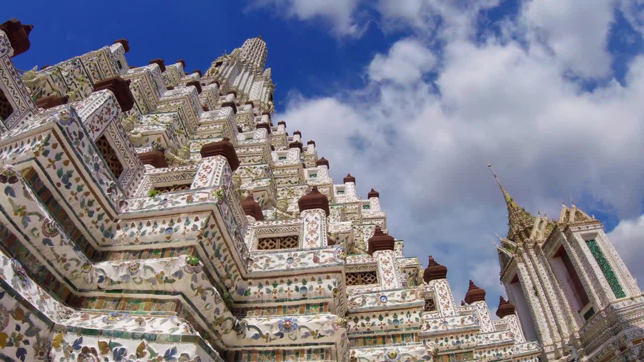 tiempo transcurrido: templo budista tailandés de wat arun, en bangkok