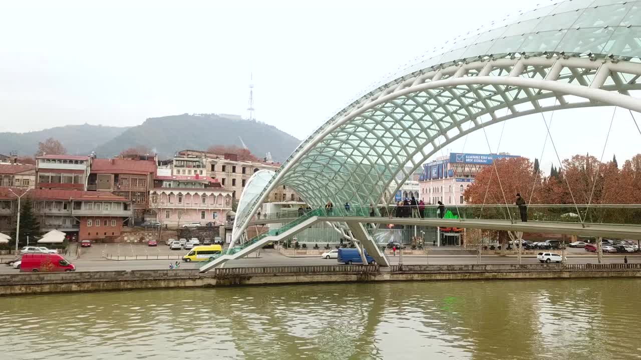 다들 트빌리시 여행 시즌이 여름인 줄 알지만 멋진 가을을 경험하고 싶다면 가을에 가세요