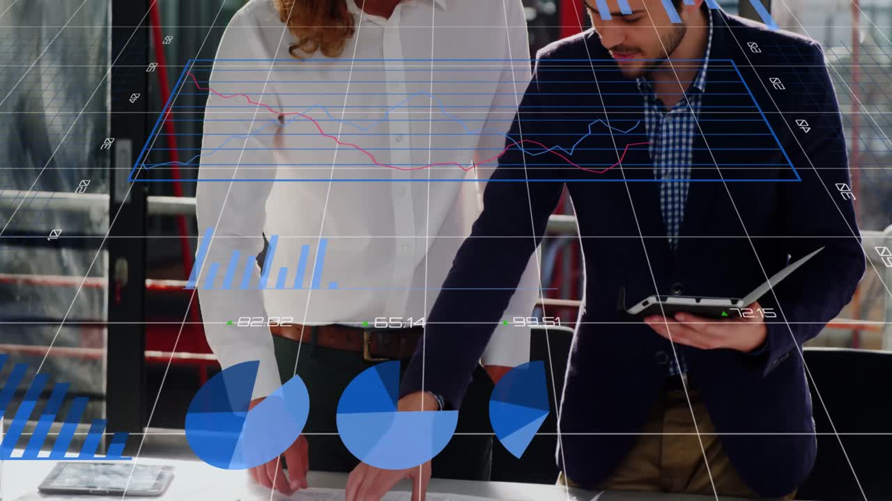 animación de procesamiento de datos estadísticos sobre dos hombres diversos discutiendo sobre un plan en la oficina.