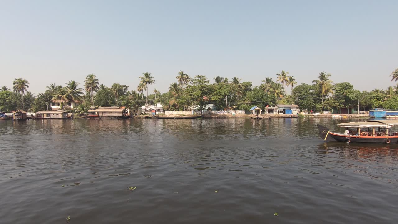 crucero en barco por los remansos de alleppey, estilo de vida local a lo largo de la orilla del río