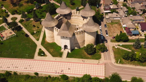 Filmische-Drohnenaufnahme-Der-Festung-Soroca