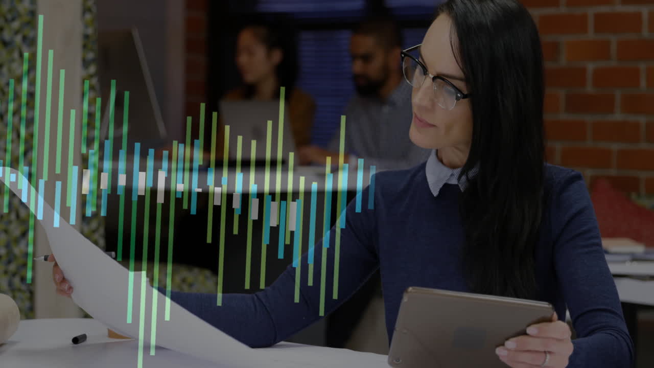 animación de diagramas sobre mujer de negocios caucásica usando tableta