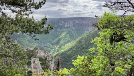 vista de un desfiladero en el parque nacional de cevennes en francia