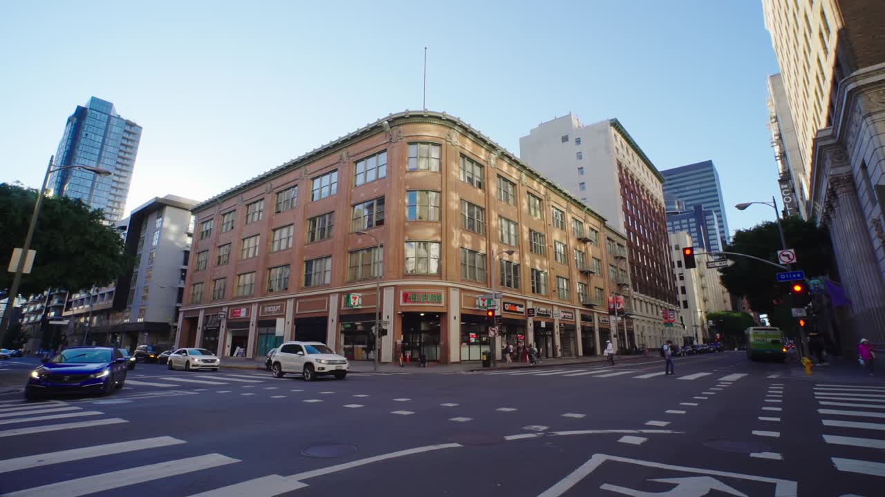 도심의 교차로에서 움직이는 자동차 미국 현대 도시 생활 방식, 미국 관광 목적지