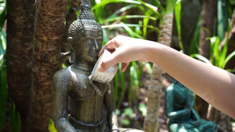 bathing old buddha images on important buddhist days to pay respect to the sacred, pray for blessings, peace of mind.
