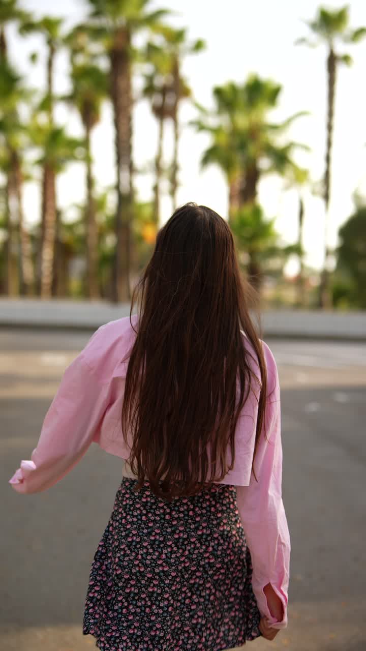 공원에서 고 있는 여자