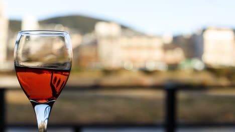 wine glass balancing, seemingly defying gravity