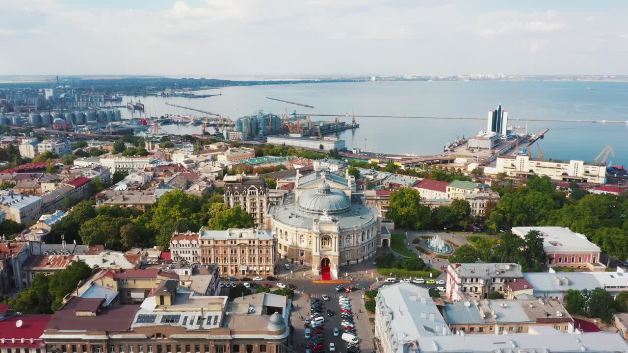 odessa, ucrania: vista aérea del teatro de la ópera y el puerto